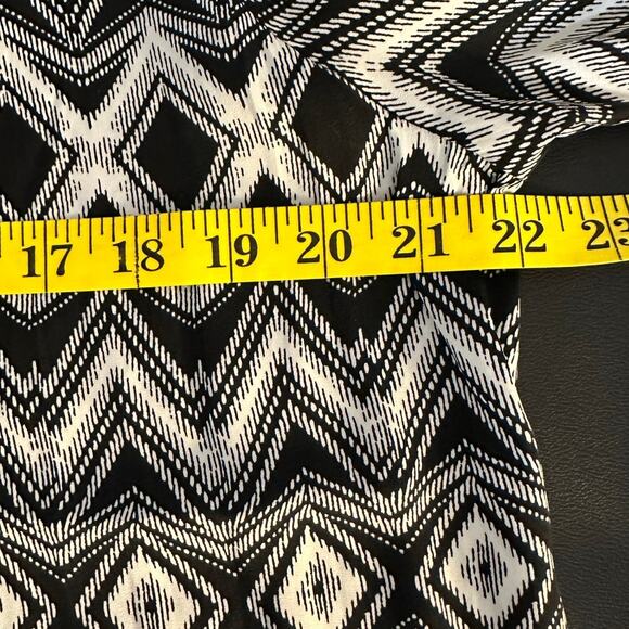 Joie Black and White Geometric Mock Neck Long Sleeve Career Wear Blouse Size L - Picture 7 of 8